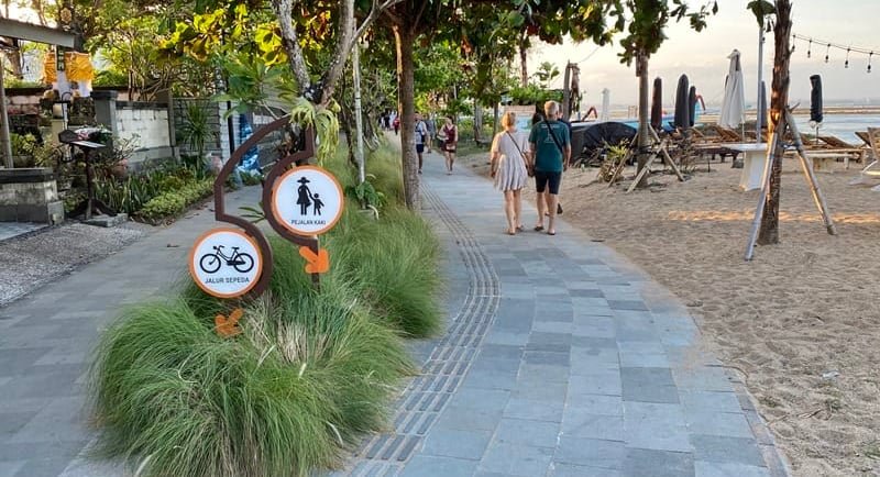 sanur boardwalk for cyclists and pedestrians aqey5okj13fkyxln